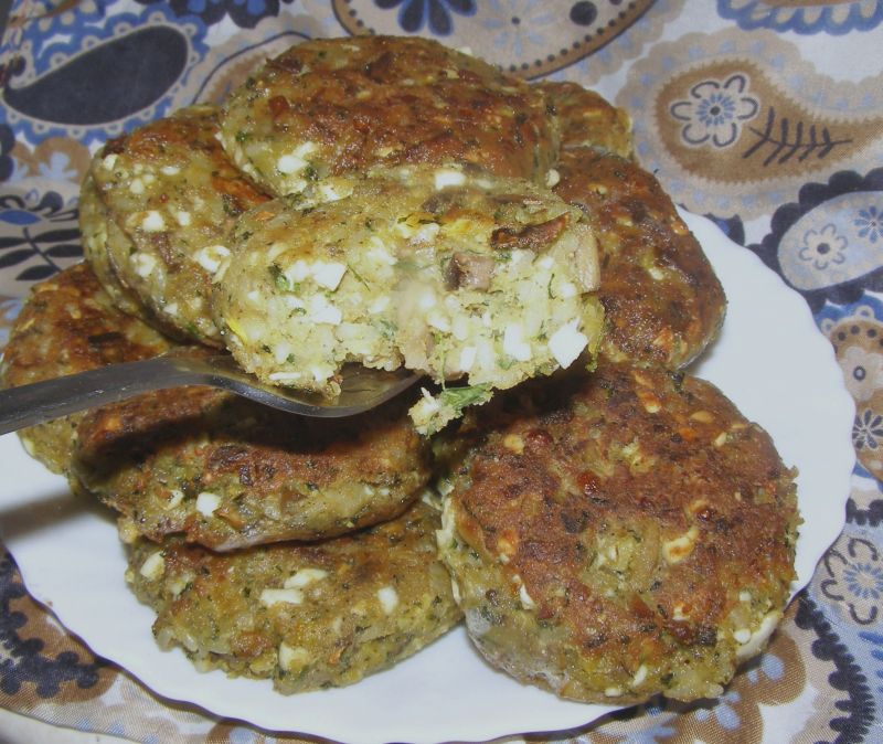Kotlety ryżowe z pieczarkami i jajkami Kotlety ryżowe z pieczarkami i jajkami