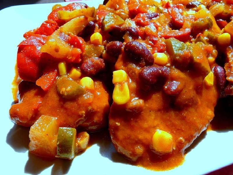 Kotlety schabowe podane na sposób meksykański Kotlety schabowe podane na sposób meksykański