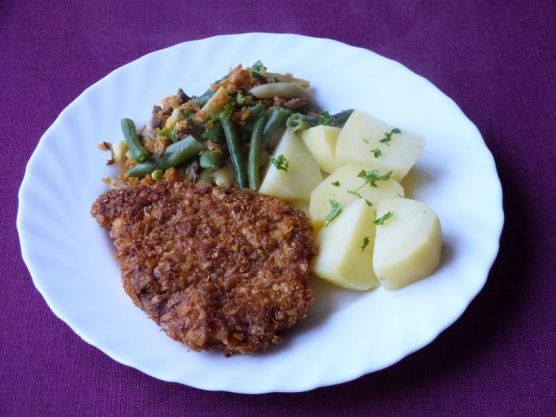 Kotlety schabowe w panierce cebulowej Kotlety schabowe w panierce cebulowej