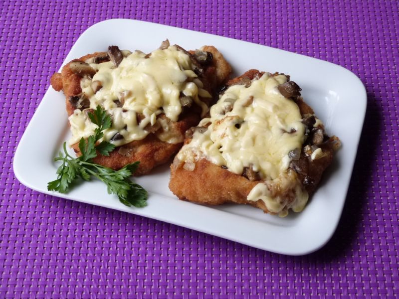 Kotlety schabowe z boczniakami i serem