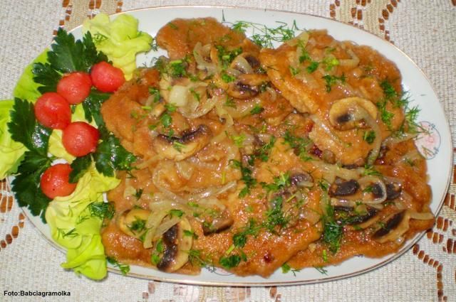 Kotlety schabowe z cebulką i pieczarkami Kotlety schabowe z cebulką i pieczarkami