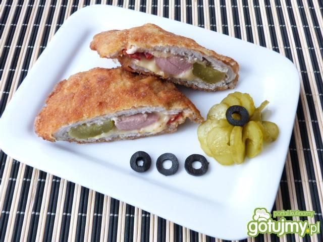 Kotlety schabowe z chrzanem i parówkami Kotlety schabowe z chrzanem i parówkami