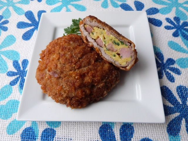Kotlety schabowe z jajecznicą i boczkiem