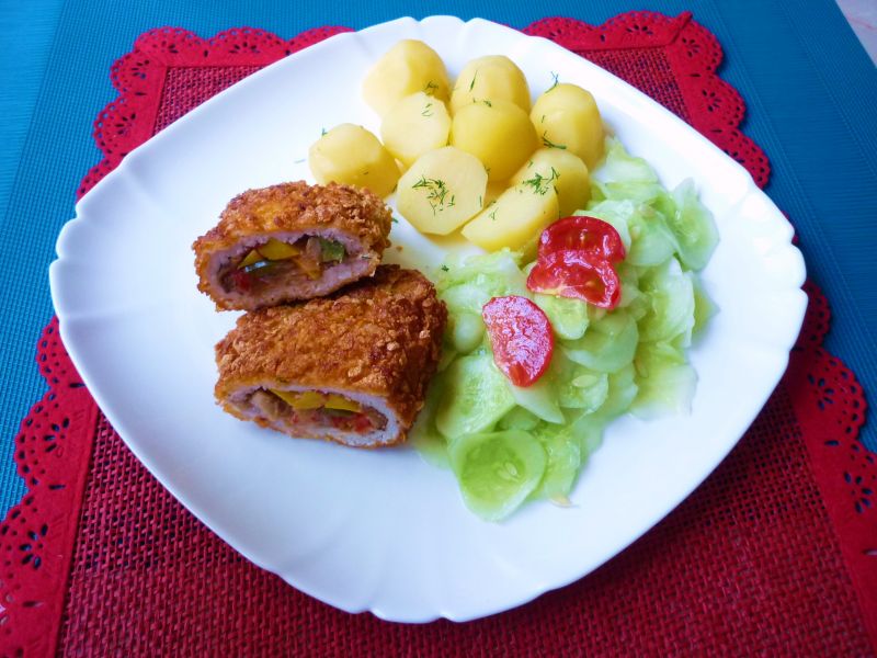 Kotlety schabowe z kolorowym nadzieniem