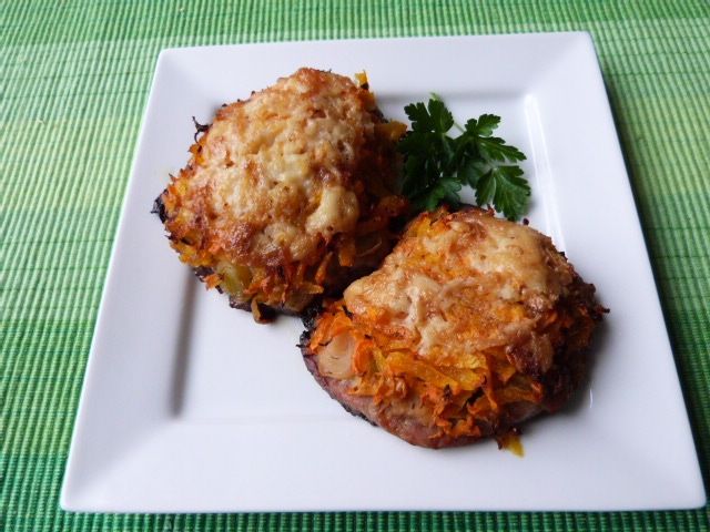Kotlety schabowe z marchewką i majonezem Kotlety schabowe z marchewką i majonezem