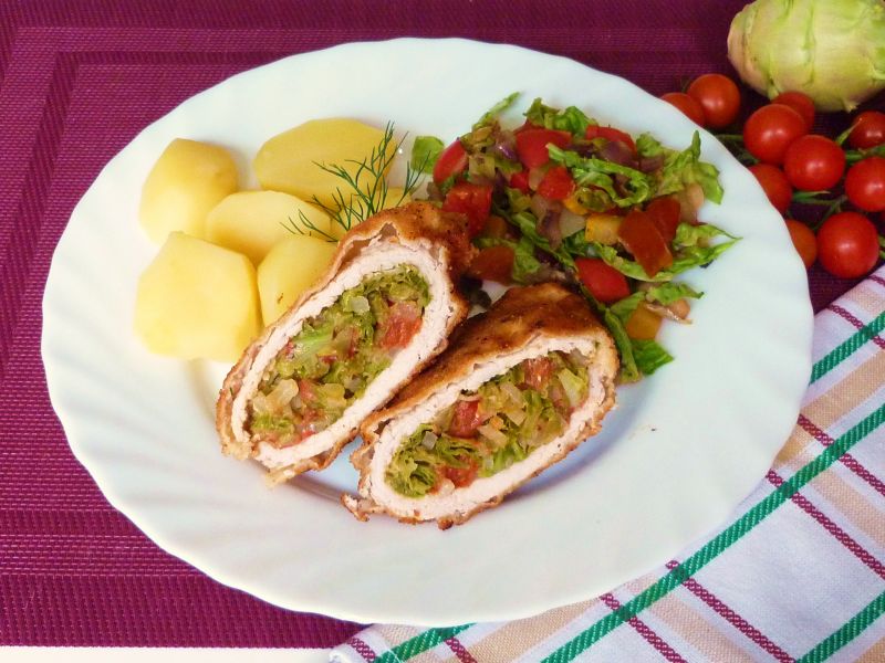 Kotlety schabowe z pomidorami i włoską kapustą