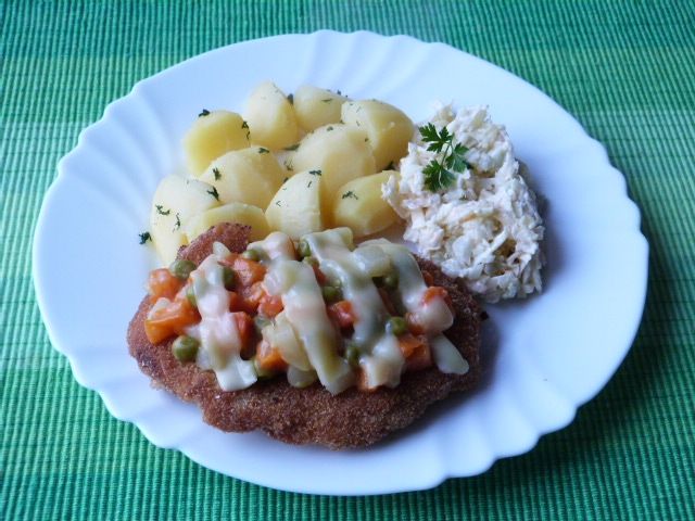 Kotlety schabowe z warzywami i serem