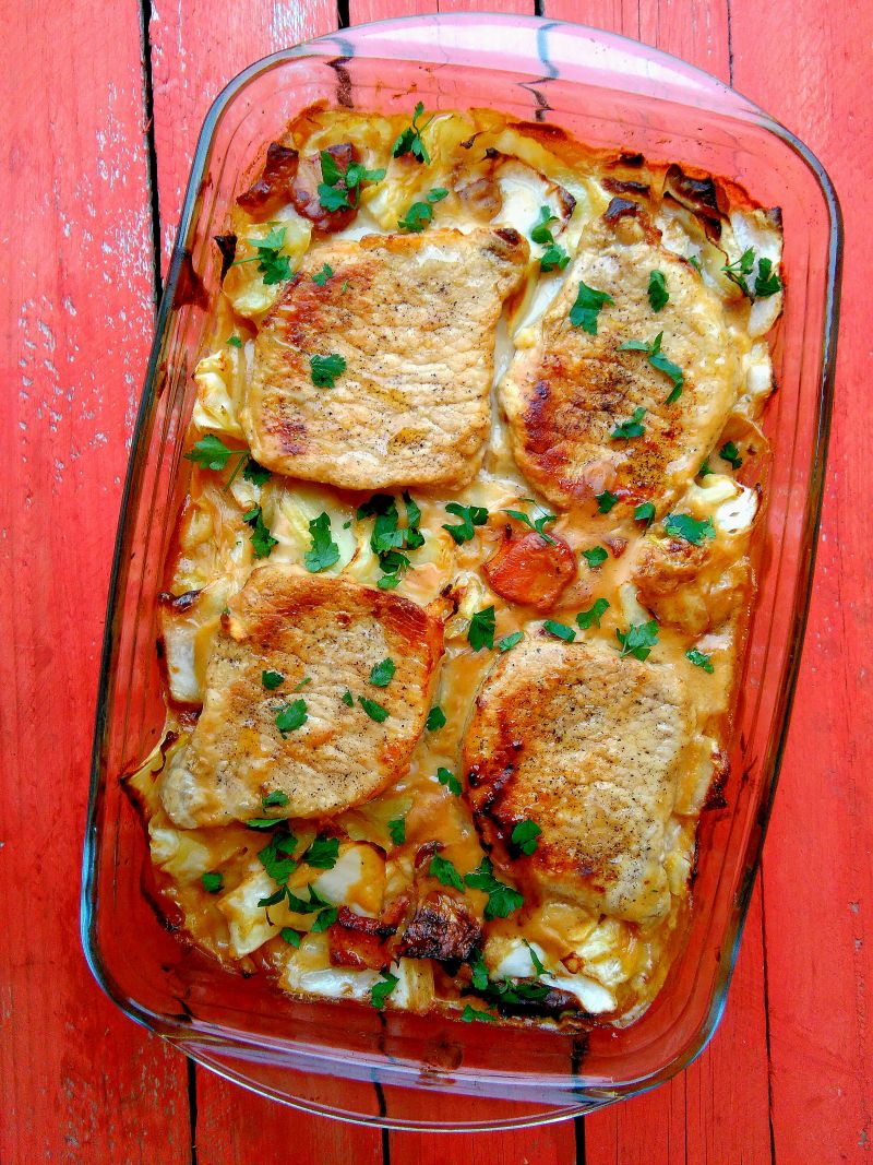 Kotlety schabowe zapiekane z kapustą i boczkiem