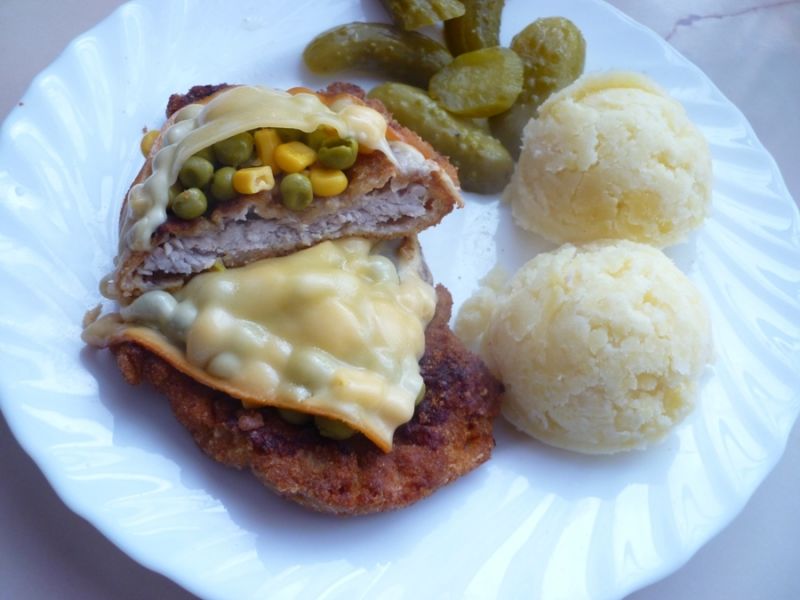 Kotlety schabowe zapiekane z wędzonym serem Kotlety schabowe zapiekane z wędzonym serem