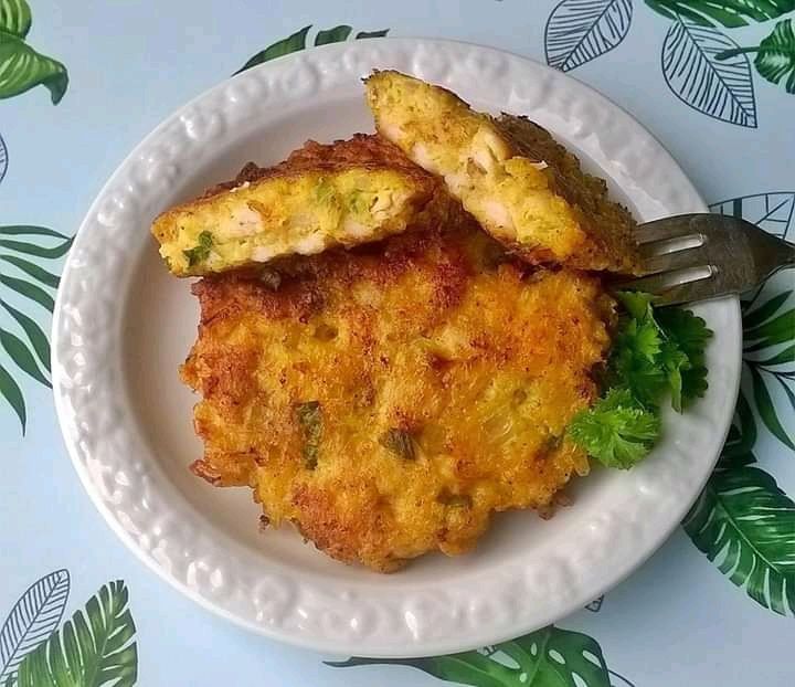 Kotlety siekane z piersi kurczaka z kaszą jaglaną