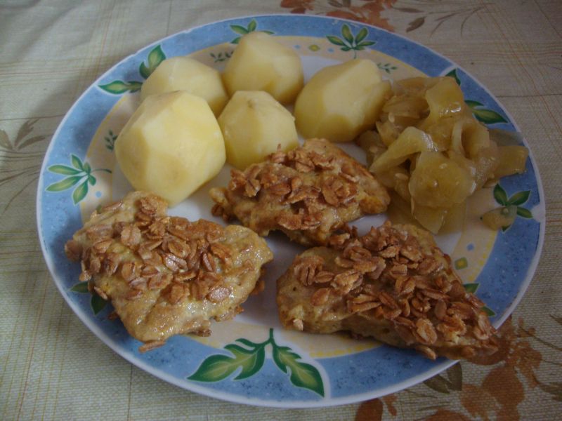 Kotlety sojowe w płatkach owsianych z ziemniakami