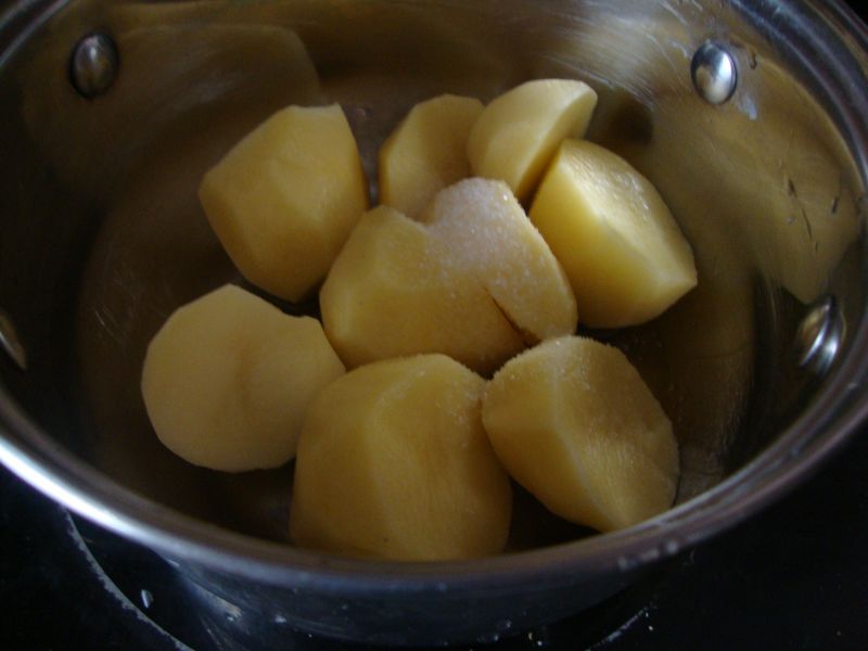 Kotlety sojowe w płatkach owsianych z ziemniakami