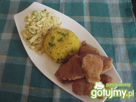 Kotlety sojowe z żółtym ryżem i surówką