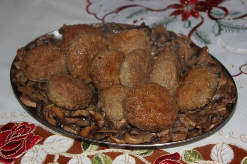 Kotlety wieprzowe duszone z pieczarkami  Kotlety wieprzowe duszone z pieczarkami