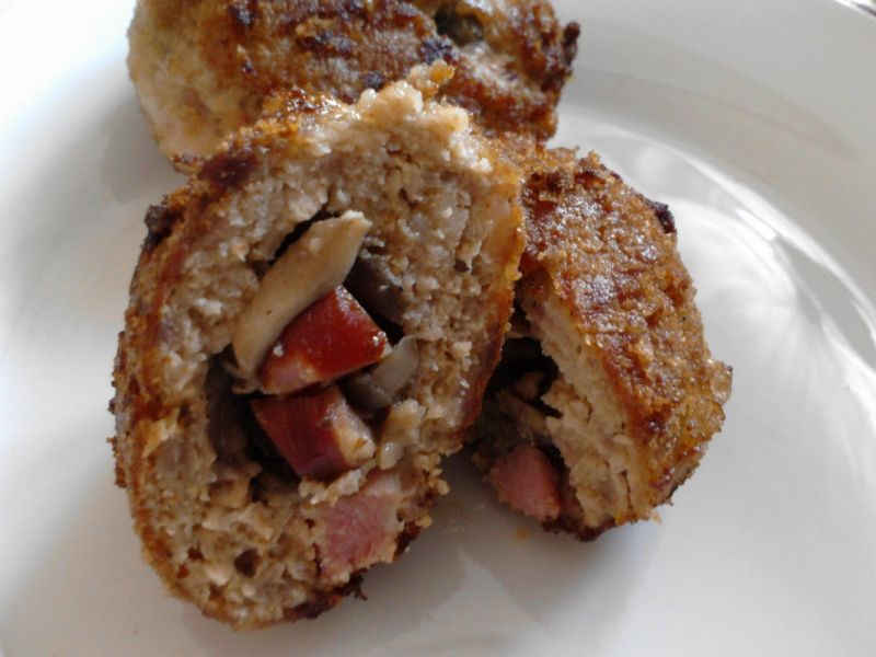 Kotlety z boczkiem i pieczarkami