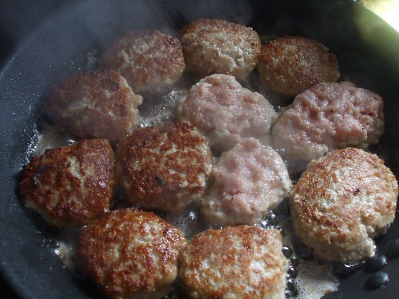 Kotlety z farszem szynkowo-jajecznym Kotlety z farszem szynkowo-jajecznym