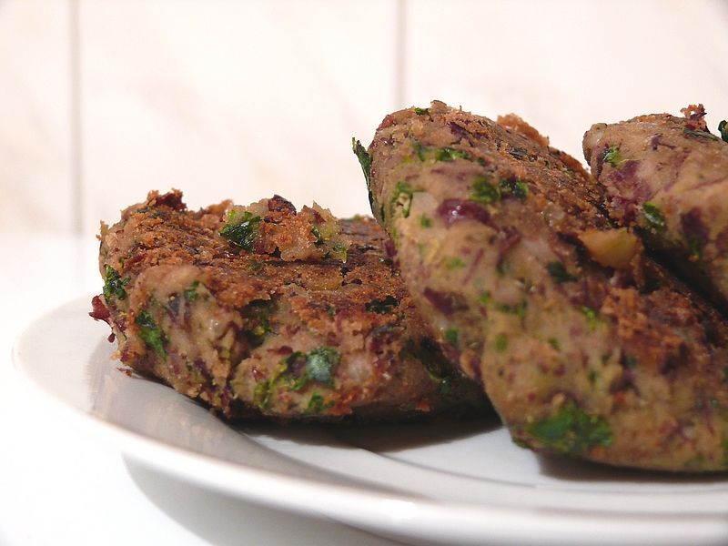 Kotlety z fasoli i jarmużu