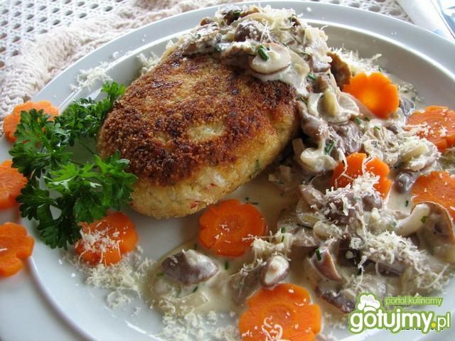 Kotlety z kalafiora z sosem grzybowym