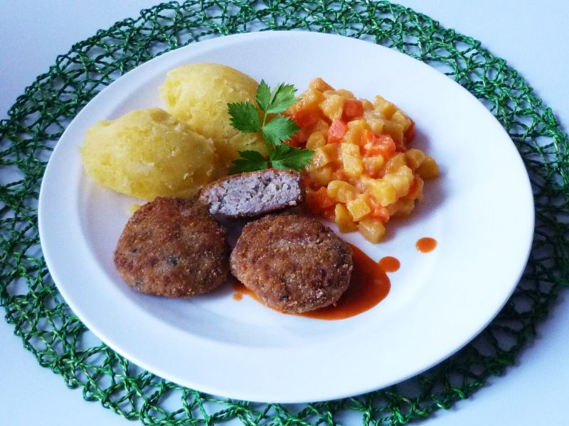 Kotlety z kaszą jaglaną i pieczarkami  Kotlety z kaszą jaglaną i pieczarkami