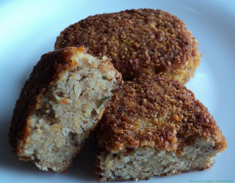 Kotlety z kaszy gryczanej i grochu