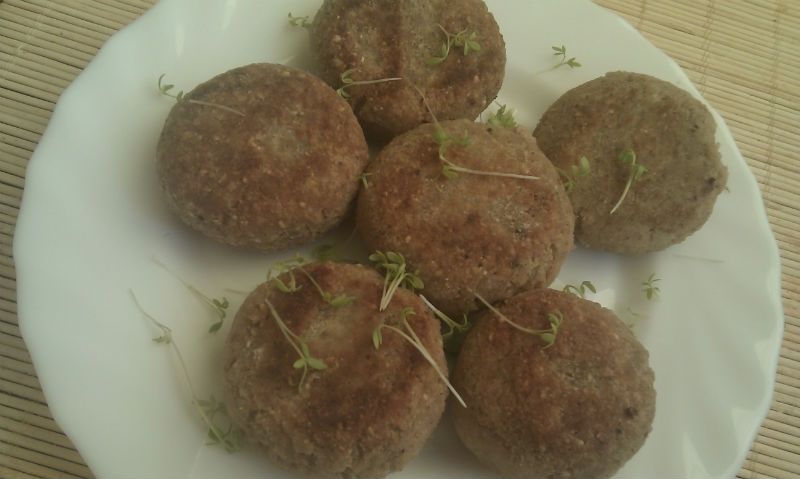 Kotlety z kaszy gryczanej i ziemniaków