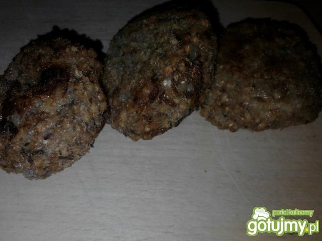 Kotlety z kaszy gryczanej z serem