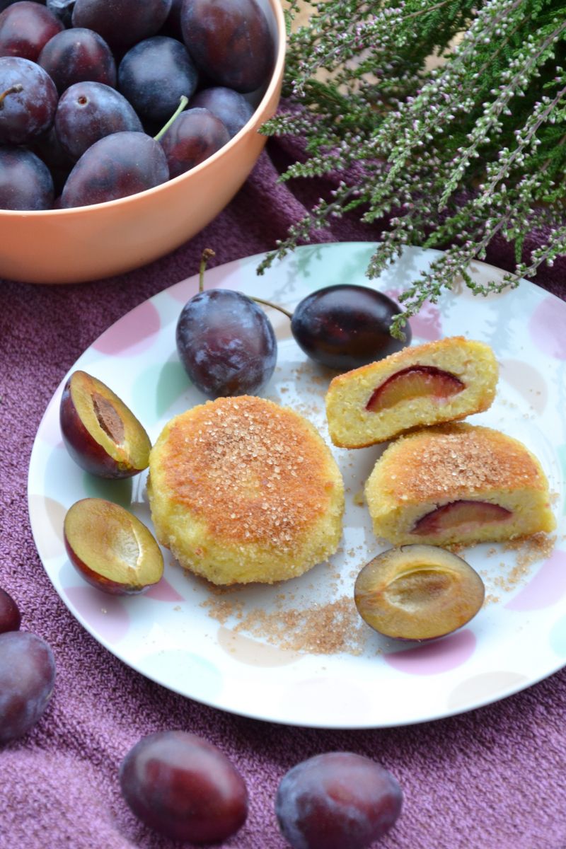 Kotlety z kaszy jaglanej na słodko ze śliwkami