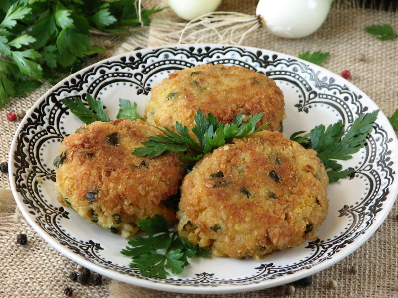 Kotlety z kaszy jęczmiennej i warzywami Kotlety z kaszy jęczmiennej i warzywami