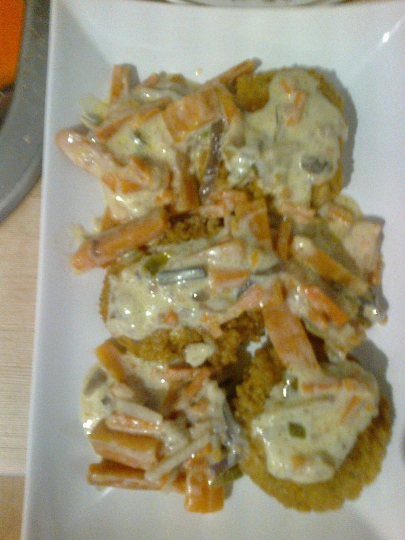 Kotlety z kaszy jęczmiennej z sosem 