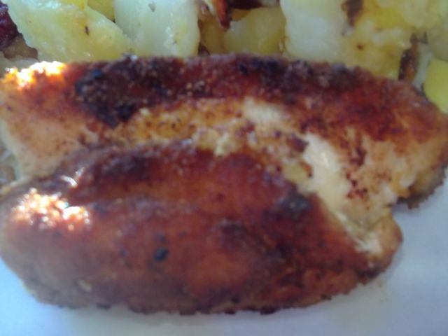 Kotlety z kurczaka faszerowane serem i brzoskwinią Kotlety z kurczaka faszerowane serem i brzoskwinią