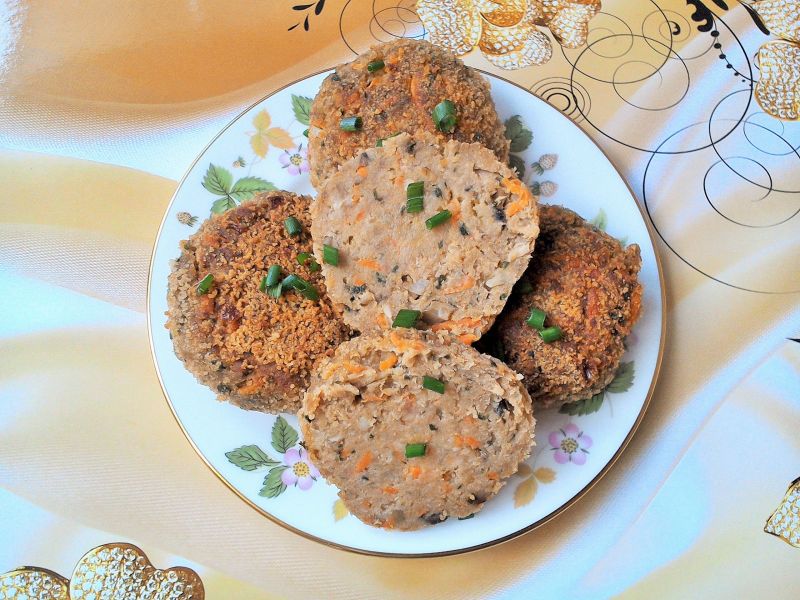 Kotlety z marchewką i pieczarkami 