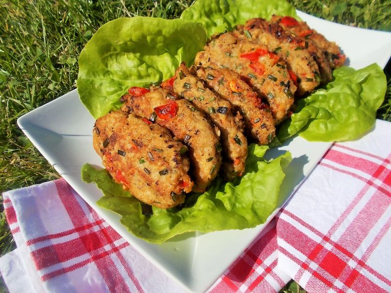 Kotlety z mięsa mielonego z papryką i pieczarkami