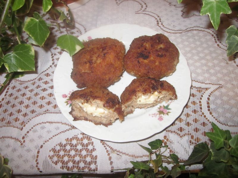 Kotlety z topionym serkiem