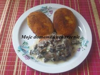 Kotlety z ziemniaków z sosem grzybowym