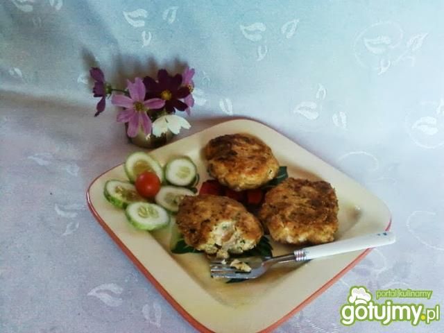 Kotlety z żółtym serem i manną. Kotlety z żółtym serem i manną.