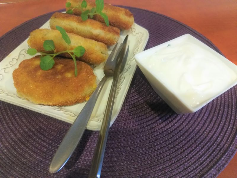 Kotlety ziemniaczane z dodatkiem sera żółtego