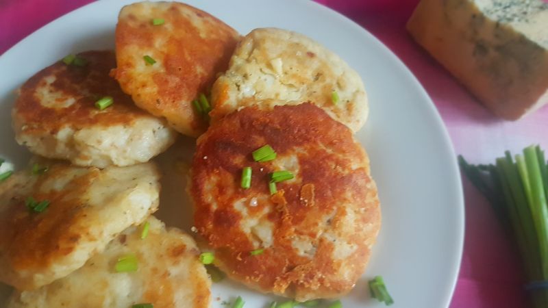 Kotlety ziemniaczane z serem pleśniowym