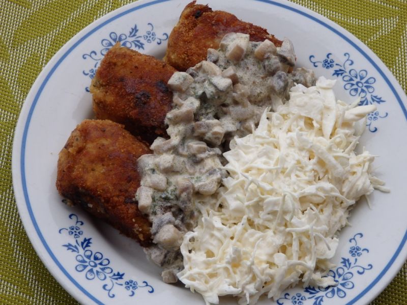 Kotlety ziemniaczane z sosem pieczarkowym  Kotlety ziemniaczane z sosem pieczarkowym