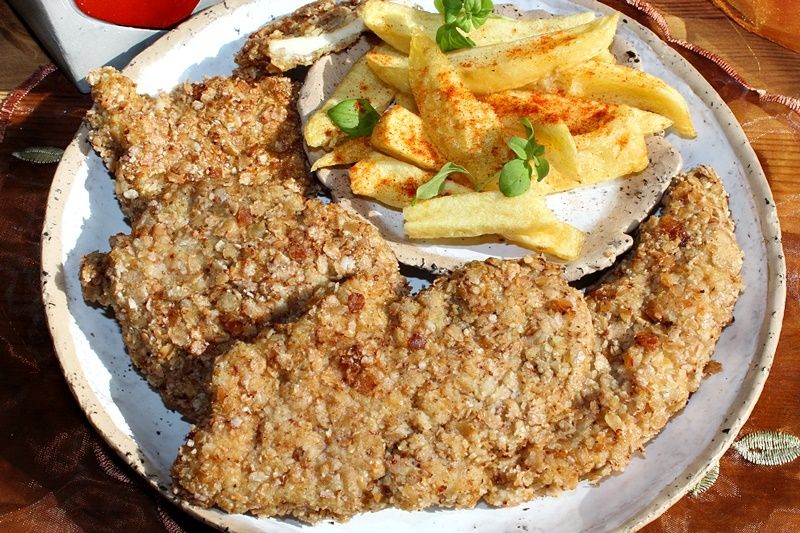 Kotlety z kurczaka w panierce z płatków gryczanych Kotlety z kurczaka w panierce z płatków gryczanych