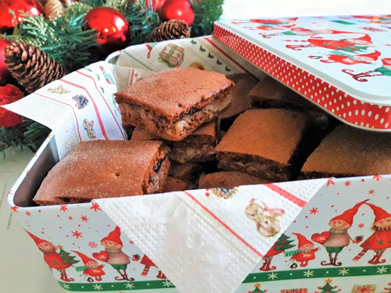 Krajanka piernikowa z masą migdałową i powidłami Krajanka piernikowa z masą migdałową i powidłami