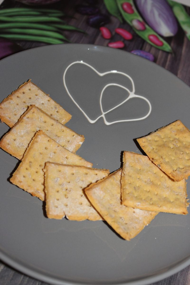 Krakersy z mąki z grochu