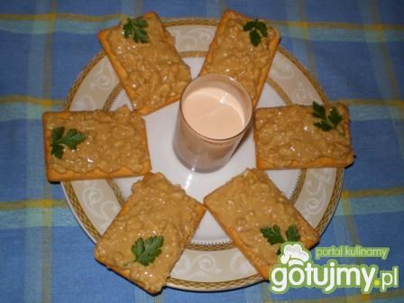 Krakersy z pastą orzechową Krakersy z pastą orzechową