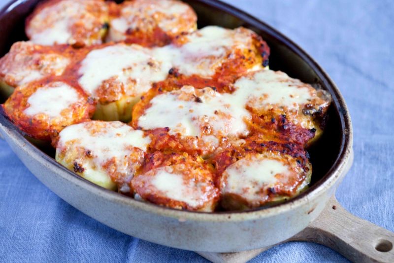 Krążki cukinii nadziewane mięsem i kaszą jaglaną