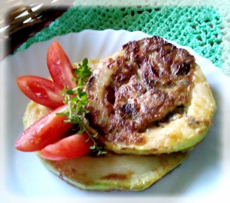 Krążki cukiniowe z grzybami leśnymi  Krążki cukiniowe z grzybami leśnymi