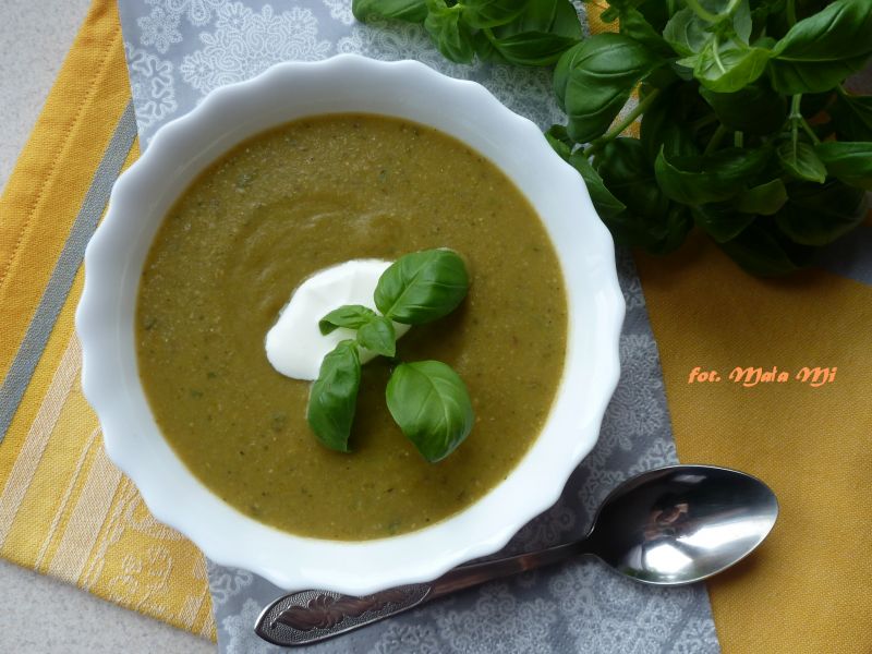 Krem brokułowo-jaglany z batatem i mł. jęczmieniem
