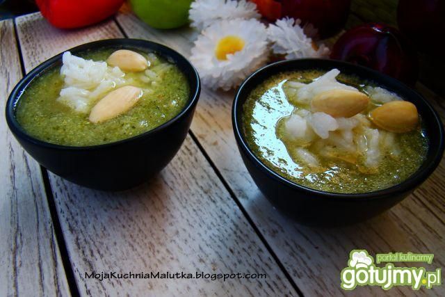 Krem brokułowy z migadałami