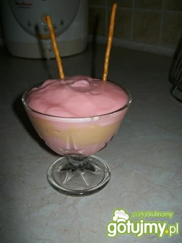 Krem budyniowy w pucharkach Krem budyniowy w pucharkach