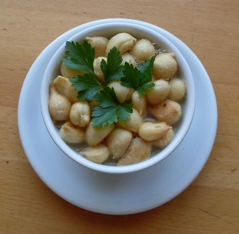 Krem cebulowy z groszkiem ptysiowym