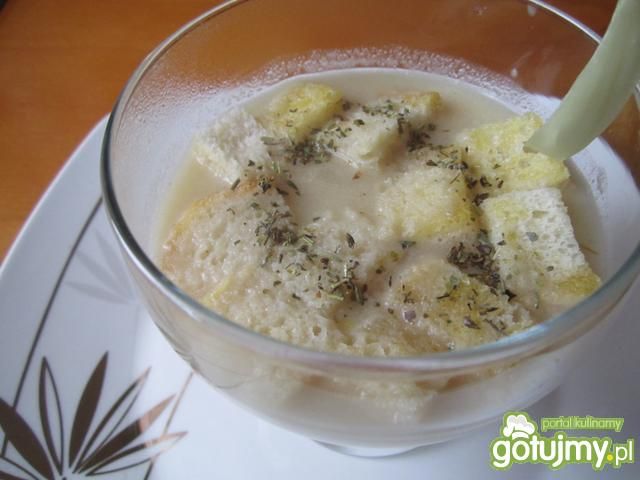 krem cebulowy  z grzankami 