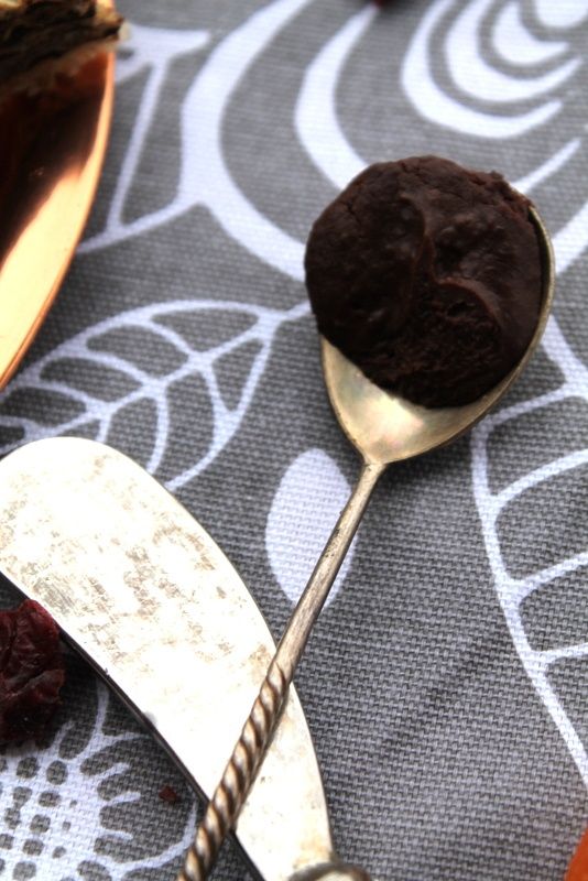 Krem czekoladowy z suszonych owoców